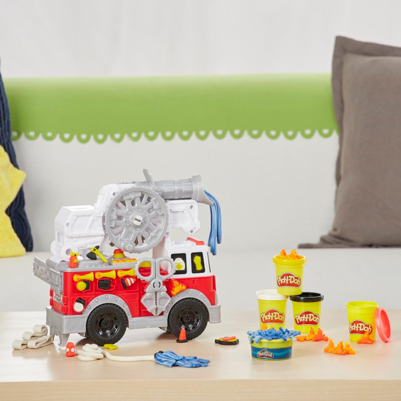 Ігровий набір Пожежна машина та пластилін Play Doh Wheels Fire Truck Toy Vehicle Set E6103