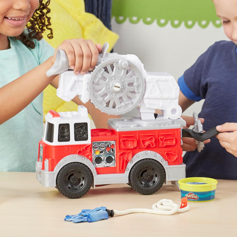 Ігровий набір Пожежна машина та пластилін Play Doh Wheels Fire Truck Toy Vehicle Set E6103