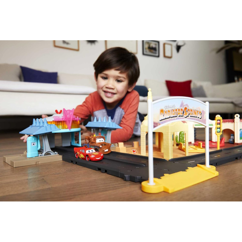 Ігровий набір Тачки Радіатор Спрінгс Mattel Disney and Pixar Cars On The Road Playset